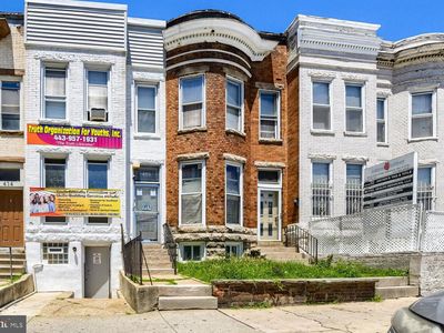 416 E 25th St