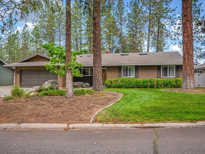 924 W Bellwood Dr