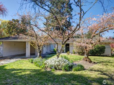 3015 Hunts Point Circle
