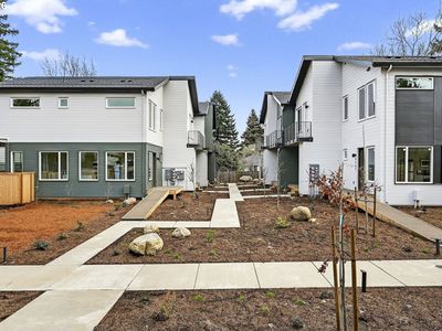 7280 NE Going St