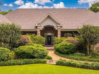 2810 Collins Dr