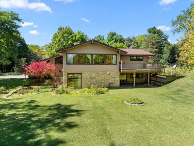 W336N877 Meadow LANE