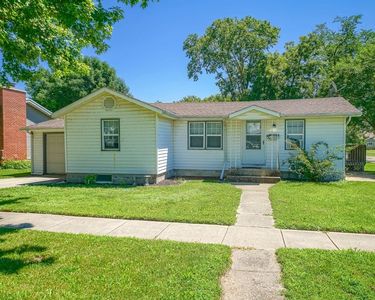 1009 S 4th St
