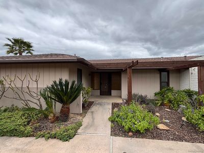 2562 Los Cerritos Ln