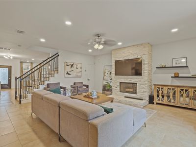 3909 Pitchstone Dr