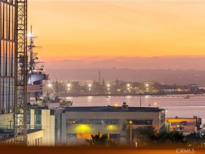 700 W East St UNIT 806