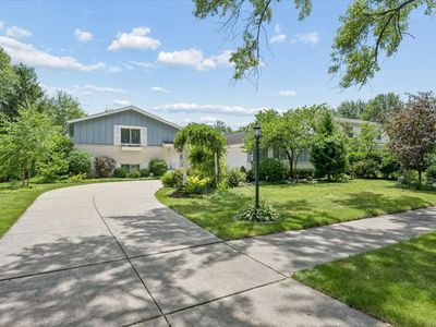 4017 Carousel Dr