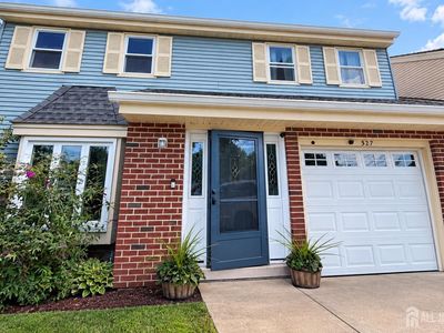 327 Carleton Ln