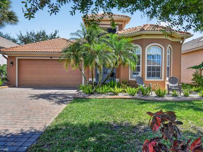 332 NW Stratford Lane
