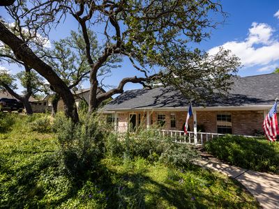 1800 FOOTHILLS DR