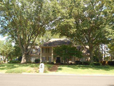 740 Rolling Oaks Ln