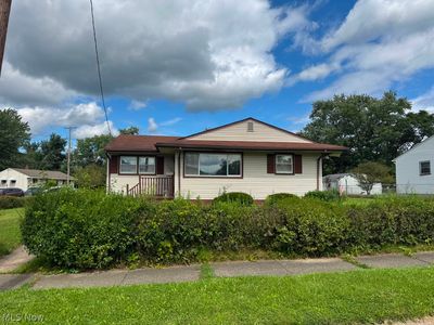 Property at 111 Eliot Ln, Youngstown, OH