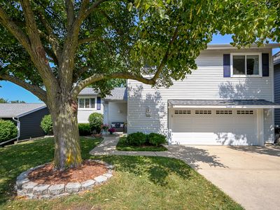 Property at 6930 Blue Flag Ave, Woodridge, IL