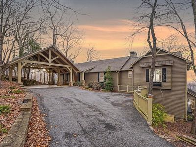 2136 Ridgeview Dr