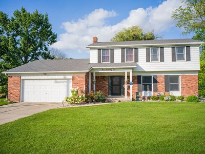 576 Wellington Crescent Blvd