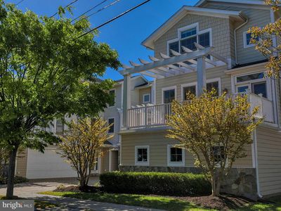 18 Christian St
