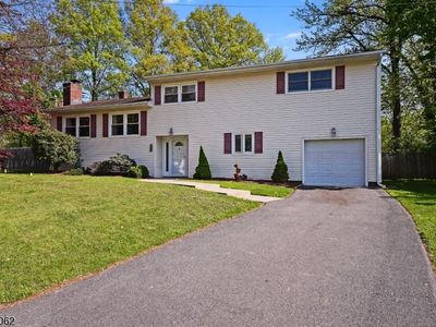 Property at 12 Emerald Ct, Clark, NJ