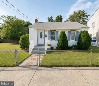 22 W Oak St