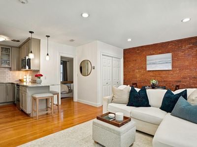 8 Battery St APT 4