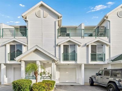 320 ISLAND WAY #304