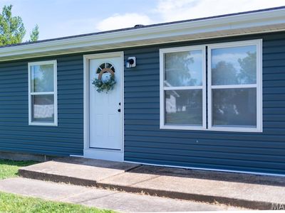 Property at 816 W Jackson Ave, Owensville, MO