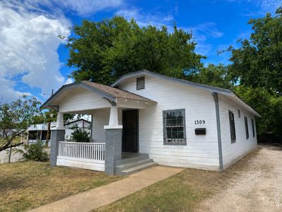 1309 S Riverside Dr