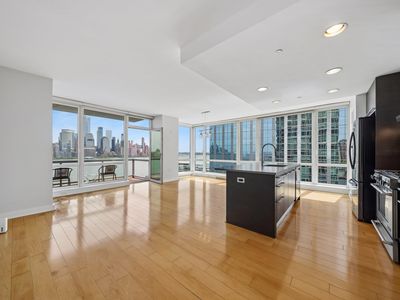 2 2nd St APT 1605