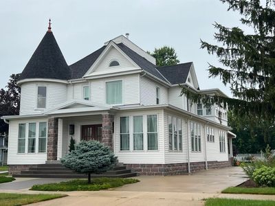 15 W Hale St