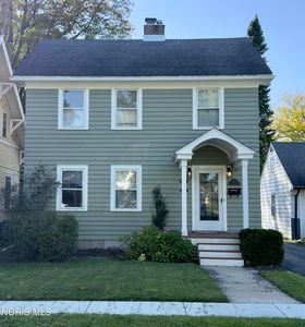 5653 Fairview Dr