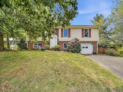 300 Brittany Ln