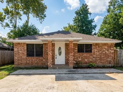 Property at 829 Canfield St, Liberty, TX