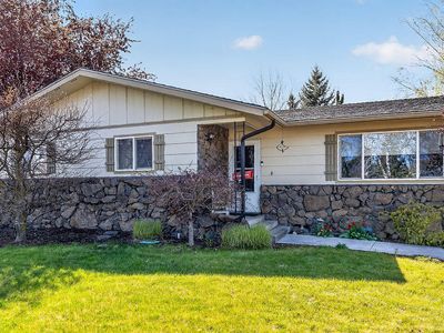 3805 Mazama Dr
