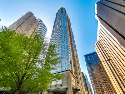 222 N Columbus Dr APT 1901