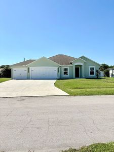 1812 SW Hampshire Ln