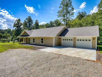 590 Pinebrook Dr