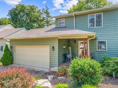128 Hampshire Dr