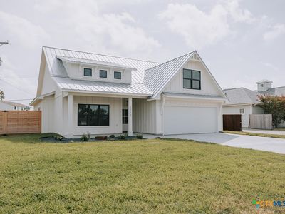 2717 Lakeview Dr