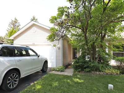 Property at 1726 Southbridge Ct, Schaumburg, IL