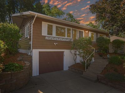 1320 44th Ave NE