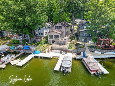 824 Lakeside Cir