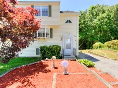 39 Ledgecrest Dr