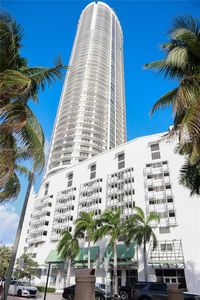 1750 N Bayshore Dr APT 3611