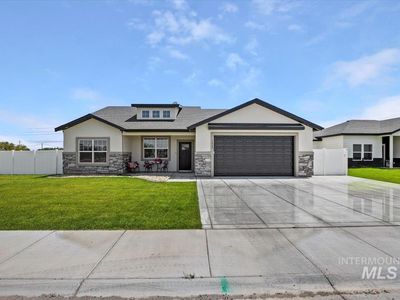 1422 Meadow Ln