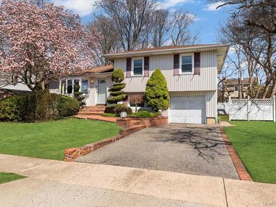 20 Pickwick Drive W
