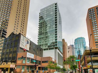 550 N Saint Clair St APT 2303