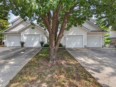 Property at 1323 SE Broadway Cir, Lees Summit, MO