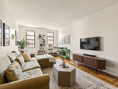 657 E 26th St APT 5V