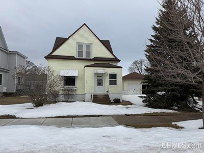 Property at 1016 10th Ave S, Escanaba, MI