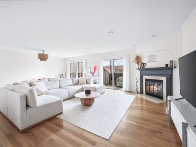 119 Hearthstone Manor Cir