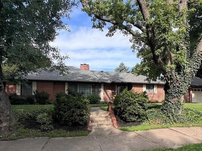 102 N Noyes Blvd